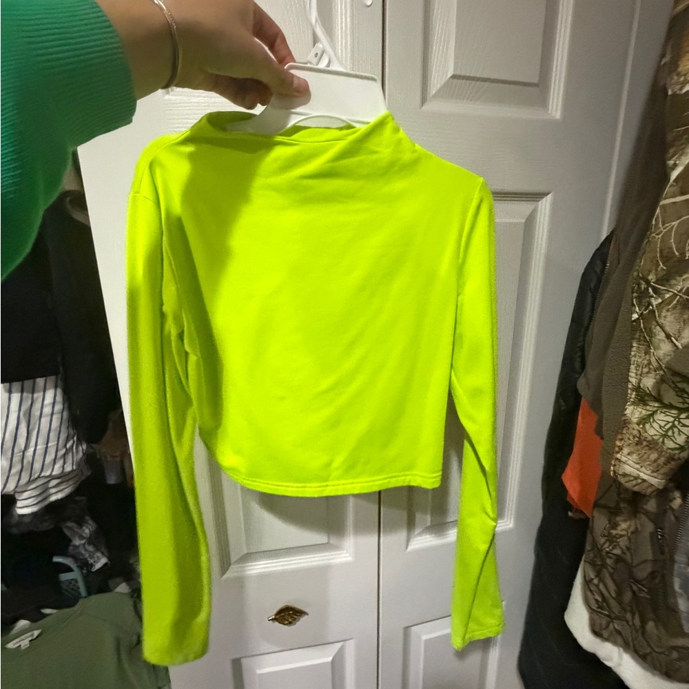 Neon Yellow Long-Sleeve Crop Top - Bright High-Visibility Style
